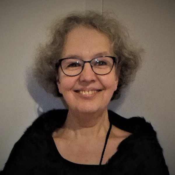 Портрет убитого документалиста, фильм о Кавказе, Михалков против Навального*: что происходит с кинопремией &laquo;Белый слон&raquo;