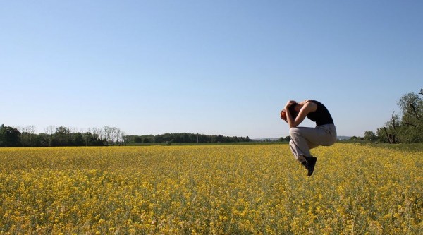 «Вы чувствуете себя в поезде, летящем под откос». Как справиться со стрессом, когда большинство новостей пугают?