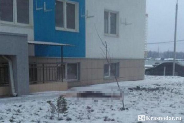 В Краснодаре мужчина выпал из окна 11 этажа В Краснодаре мужчина выпал из окна 11 этажа