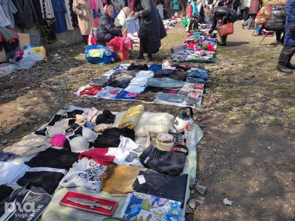 Церковные свечи рядом с «Библией секса». Что можно купить на блошином рынке в Краснодаре