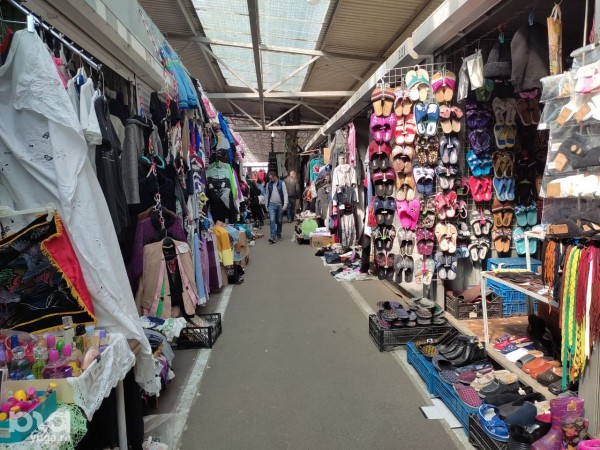 Церковные свечи рядом с «Библией секса». Что можно купить на блошином рынке в Краснодаре