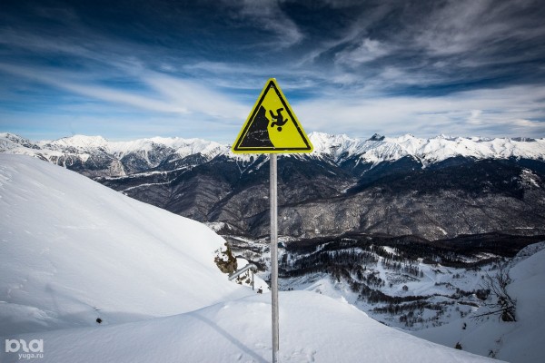 Едете в горы Сочи весной? Рассказываем, как работают лавинщики и зачем брать с собой бипер