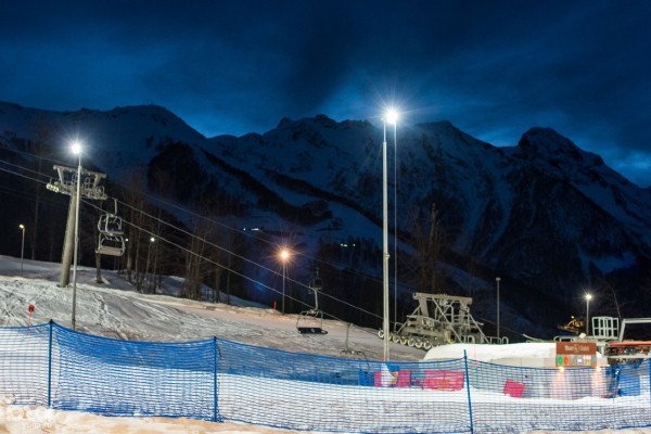 Едете в горы Сочи весной? Рассказываем, как работают лавинщики и зачем брать с собой бипер