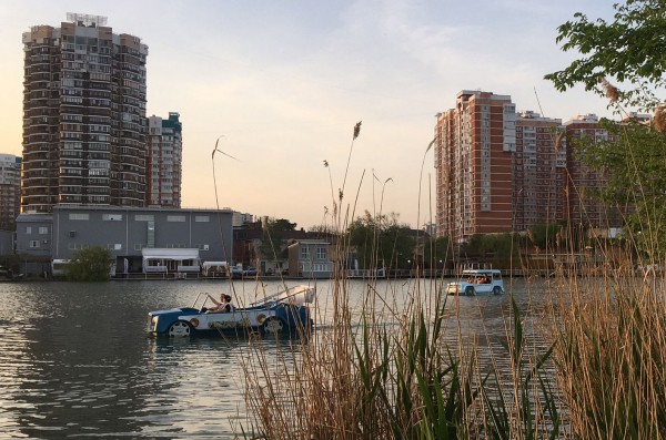 Летаем над самым большим зеленым массивом Краснодара. Часть 1: Солнечный остров Летаем над самым большим зеленым массивом Краснодара. Часть 1: Солнечный остров