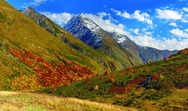 «Полгода провожу за текстами, полгода — за походами в горы». Автор «Истории Красной Поляны» рассказал о создании книги «Полгода провожу за текстами, полгода — за походами в горы». Автор «Истории Красной Поляны» рассказал о создании книги