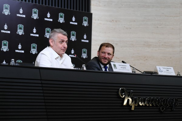 Именное место на стадионе и повышенный кешбэк. Рассказываем, что еще известно о новой совместной карте ФК «Краснодар» и Уралсиба