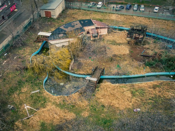 Летаем над заброшенным аквапарком на Гидрострое и рассказываем, кто выиграл и проиграл от его закрытия