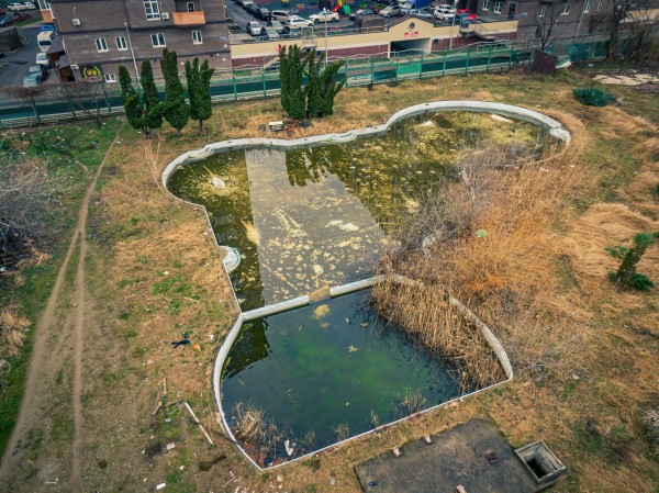 Летаем над заброшенным аквапарком на Гидрострое и рассказываем, кто выиграл и проиграл от его закрытия