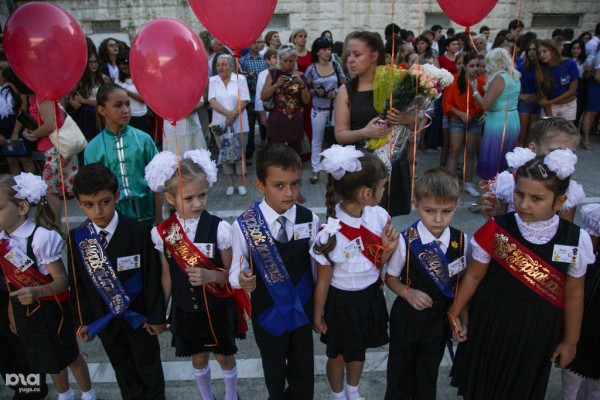 &laquo;Кто виноват в том, что мы здесь все собрались?&raquo; В Краснодаре сотни родителей не могут устроить детей в ближайшую школу