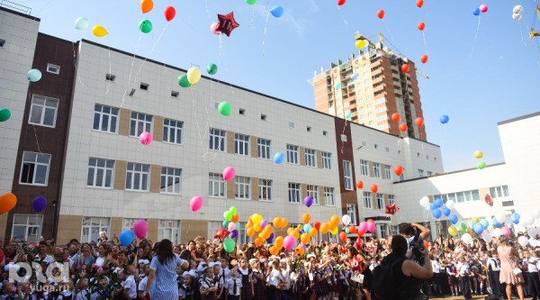 &laquo;Кто виноват в том, что мы здесь все собрались?&raquo; В Краснодаре сотни родителей не могут устроить детей в ближайшую школу