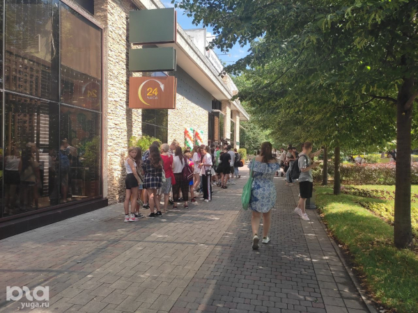 &laquo;Куснула &mdash; вообще не алло&raquo;. Репортаж с открытия &laquo;Вкусно &mdash; и точка&raquo; в Краснодаре