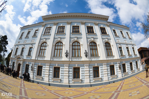 Побывать на кладбище, в коммуналке и борделе. Собрали 10 классных экскурсий по Краснодару