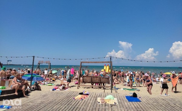 &laquo;Непонятно, на что идёт курортный сбор&raquo;. Репортаж с пляжей Анапы в разгар сезона