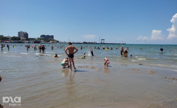 &laquo;Непонятно, на что идёт курортный сбор&raquo;. Репортаж с пляжей Анапы в разгар сезона