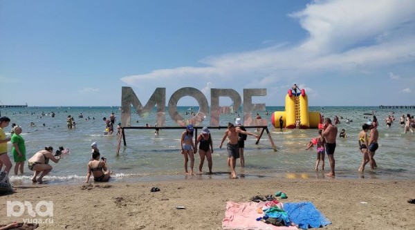 &laquo;Непонятно, на что идёт курортный сбор&raquo;. Репортаж с пляжей Анапы в разгар сезона