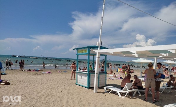 &laquo;Непонятно, на что идёт курортный сбор&raquo;. Репортаж с пляжей Анапы в разгар сезона