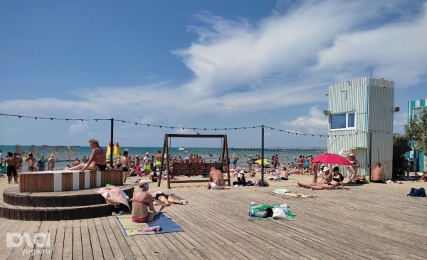 &laquo;Непонятно, на что идёт курортный сбор&raquo;. Репортаж с пляжей Анапы в разгар сезона