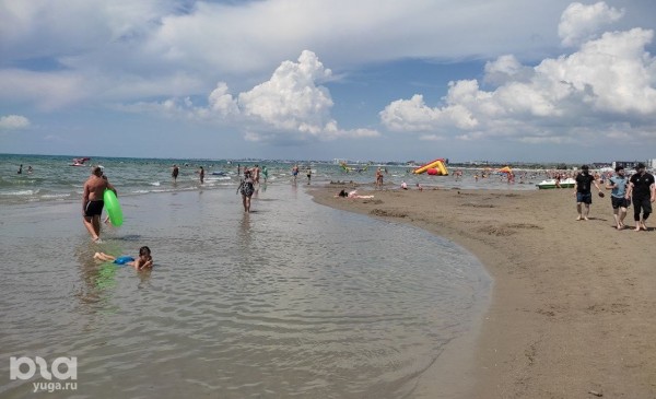 &laquo;Непонятно, на что идёт курортный сбор&raquo;. Репортаж с пляжей Анапы в разгар сезона