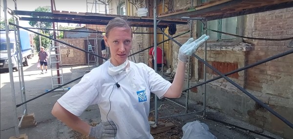 «Один принес кирпич, другой — шпатель, третий — кисточки». Кто ремонтирует исторические здания в Краснодаре «Один принес кирпич, другой — шпатель, третий — кисточки». Кто ремонтирует исторические здания в Краснодаре