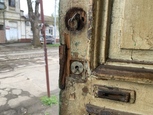 «Один принес кирпич, другой — шпатель, третий — кисточки». Кто ремонтирует исторические здания в Краснодаре «Один принес кирпич, другой — шпатель, третий — кисточки». Кто ремонтирует исторические здания в Краснодаре