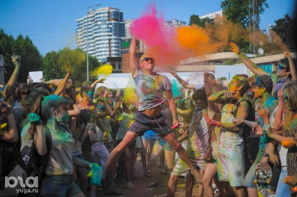 Ультрафиолетовая вечеринка, фестивали еды и красок, премьера спектакля. Как не упустить последнюю неделю лета: выбор событий от редакции Юга.ру Ультрафиолетовая вечеринка, фестивали еды и красок, премьера спектакля. Как не упустить последнюю неделю лета: выбор событий от редакции Юга.ру
