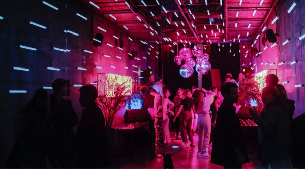 Ультрафиолетовая вечеринка, фестивали еды и красок, премьера спектакля. Как не упустить последнюю неделю лета: выбор событий от редакции Юга.ру Ультрафиолетовая вечеринка, фестивали еды и красок, премьера спектакля. Как не упустить последнюю неделю лета: выбор событий от редакции Юга.ру