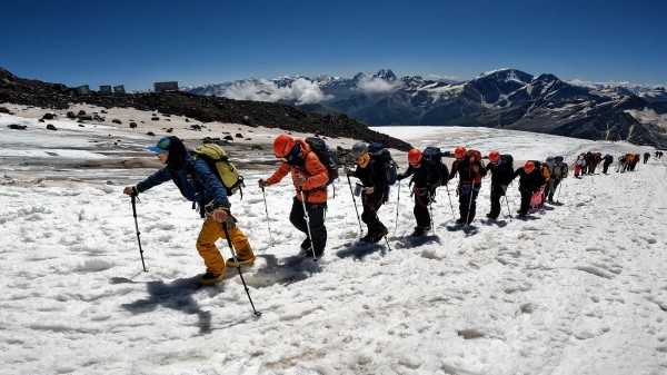 &laquo;Вся красота внизу, а вершина &mdash; это уже борьба с самим собой&raquo;. Как краснодарские медики покорили Эльбрус.