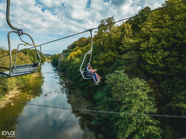 Курорт одного дня. Летаем над новой канатной дорогой в Горячем Ключе Курорт одного дня. Летаем над новой канатной дорогой в Горячем Ключе