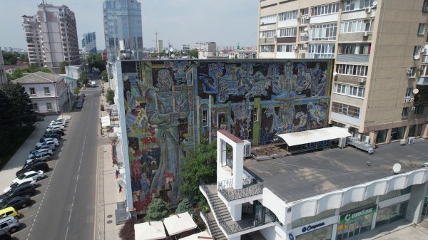 От Мадонны до маленького Ленина. Собрали гид по уникальным мозаикам Краснодара 