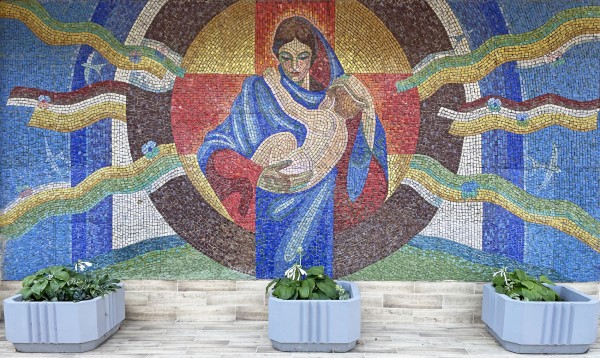 От Мадонны до маленького Ленина. Собрали гид по уникальным мозаикам Краснодара 