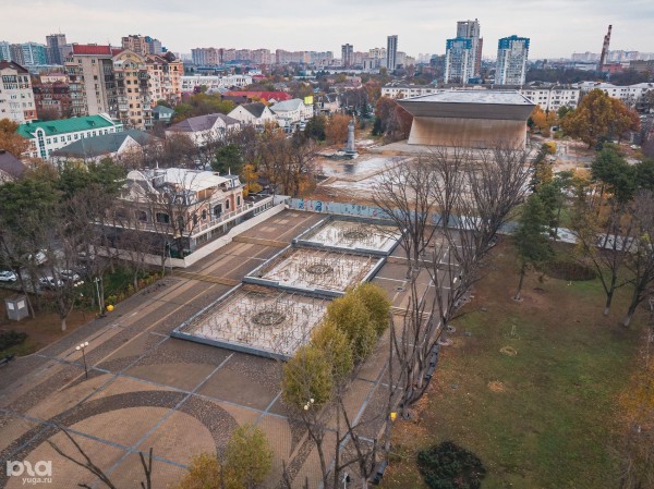 Что происходит с &laquo;Авророй&raquo;? Летаем над самым известным кинотеатром Краснодара