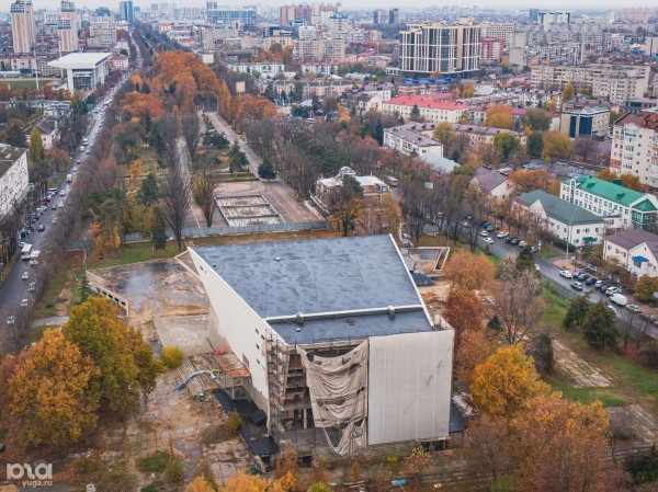 Что происходит с &laquo;Авророй&raquo;? Летаем над самым известным кинотеатром Краснодара