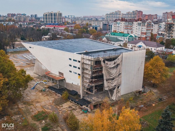 Что происходит с &laquo;Авророй&raquo;? Летаем над самым известным кинотеатром Краснодара