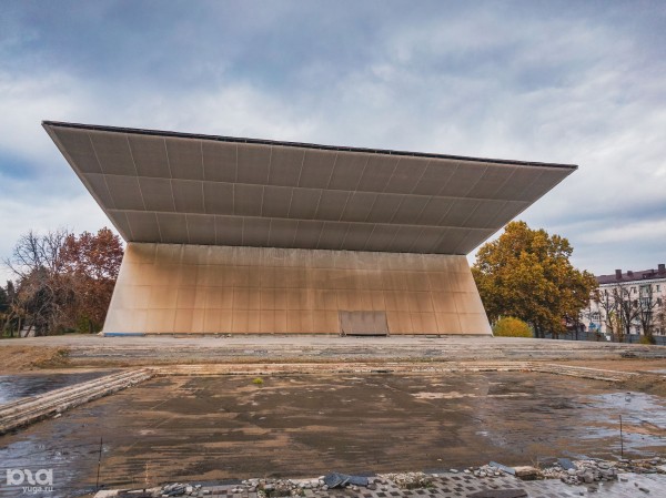 Что происходит с &laquo;Авророй&raquo;? Летаем над самым известным кинотеатром Краснодара