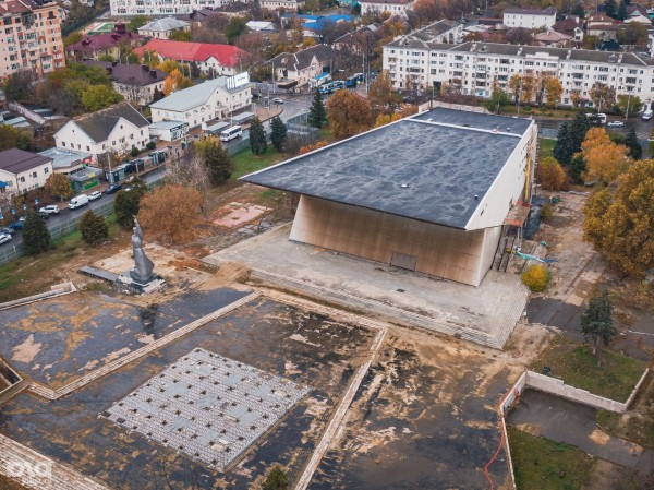Что происходит с &laquo;Авророй&raquo;? Летаем над самым известным кинотеатром Краснодара