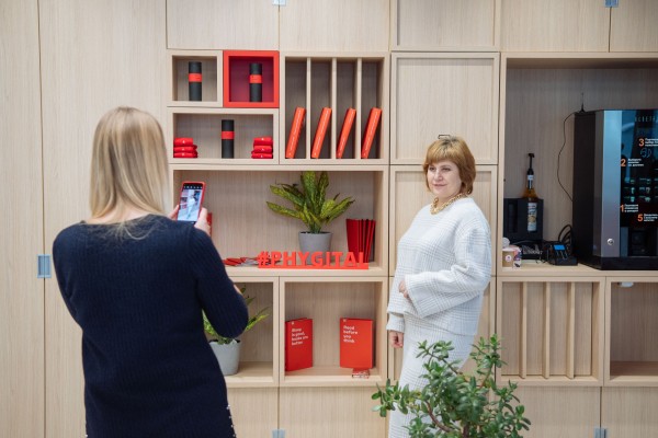 Ручки из пластиковых карт и перец из карандаша. Чем удивлял Альфа-Банк на открытии фиджитал-офиса в центре Краснодара