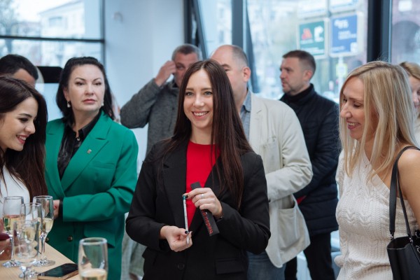 Ручки из пластиковых карт и перец из карандаша. Чем удивлял Альфа-Банк на открытии фиджитал-офиса в центре Краснодара