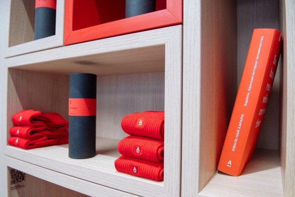 Ручки из пластиковых карт и перец из карандаша. Чем удивлял Альфа-Банк на открытии фиджитал-офиса в центре Краснодара