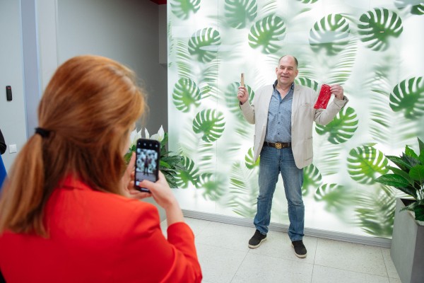 Ручки из пластиковых карт и перец из карандаша. Чем удивлял Альфа-Банк на открытии фиджитал-офиса в центре Краснодара