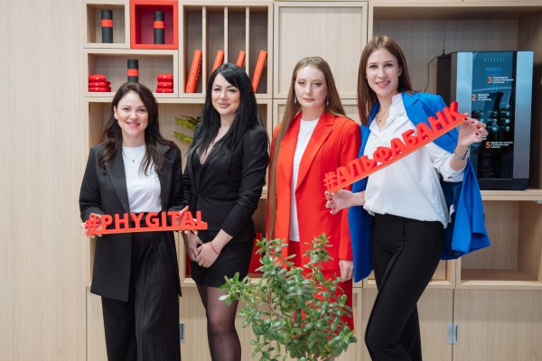 Ручки из пластиковых карт и перец из карандаша. Чем удивлял Альфа-Банк на открытии фиджитал-офиса в центре Краснодара