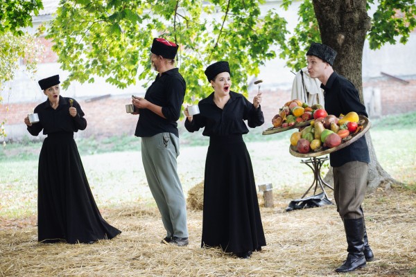 Театр на балачке. В Усть-Лабинске поставили спектакли по «казачьему Чехову» Театр на балачке. В Усть-Лабинске поставили спектакли по «казачьему Чехову»