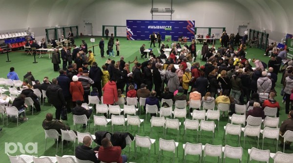 &laquo;Вчера был мордобой &mdash; у старушек нервы не выдержали&raquo;. Репортаж из Анапы, куда эвакуировали тысячи жителей Херсонской области