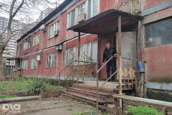 &laquo;Мы, как эта кошка, останемся без жилья&raquo;. В Краснодаре ветеранов боевых действий и их семьи выселяют на улицу