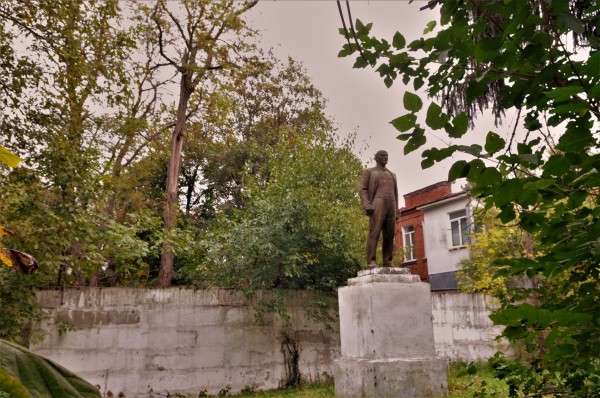 «Железный занавес упадёт, тогда посмотрим». Как в спальном районе Краснодара выживает единственный в России институт табака 