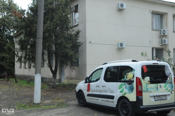 «Железный занавес упадёт, тогда посмотрим». Как в спальном районе Краснодара выживает единственный в России институт табака 