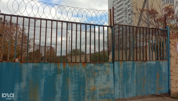 «Железный занавес упадёт, тогда посмотрим». Как в спальном районе Краснодара выживает единственный в России институт табака 