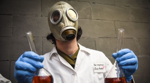 Опасные химтрейлы, мировой заговор и вышки, несущие болезни. Почему мы верим в антинаучные теории?