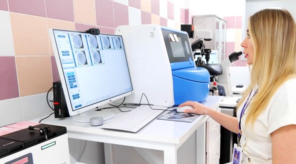 Зачем эмбрионы снимают на видео и как это повышает шансы забеременеть при ЭКО? Репортаж из клиники Краснодара