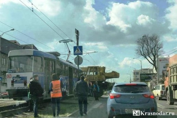Виновник ДТП с трамваем отделался штрафом Виновник ДТП с трамваем отделался штрафом
