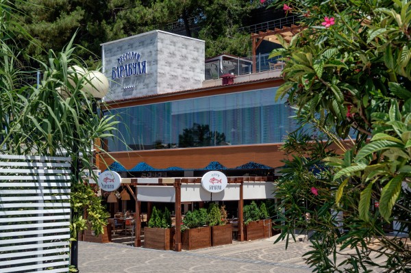 Видовые рестораны Сочи: бургеры с барабулей, чизкейк на огне и другие идеи для гастрономического туризма Видовые рестораны Сочи: бургеры с барабулей, чизкейк на огне и другие идеи для гастрономического туризма